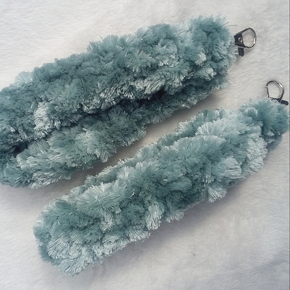 Handmade crocheted luxury "furry" wristlet keychain - Picture 3 of 3